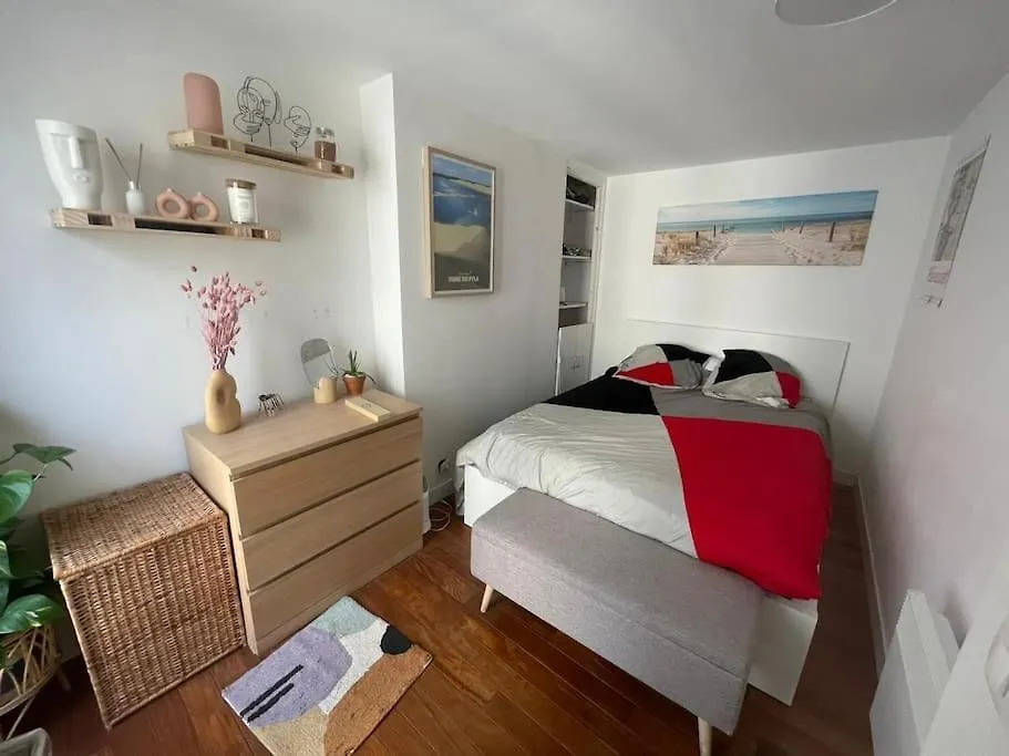 Charming In The Center Of Apartment Paris